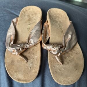 Vionic Women's Bronze Knot-Front Thong Sandals